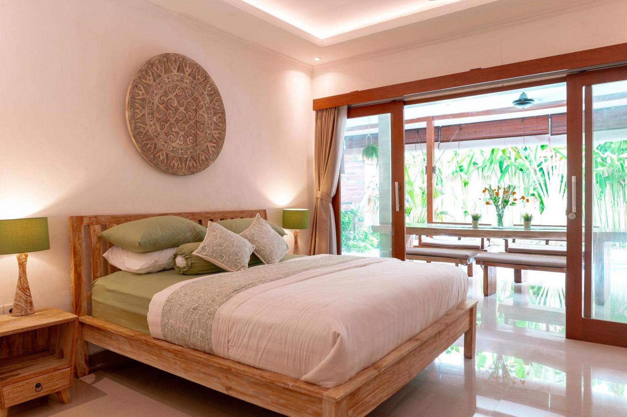 Lima Legian Villa