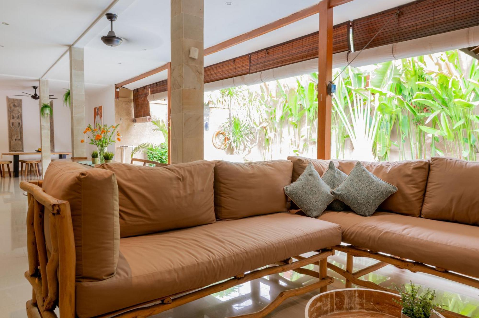 Lima Legian Seminyak (Bali)